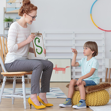 what does a speech pathologist do